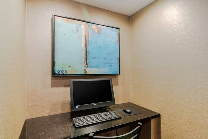Business Center 25 of 28
