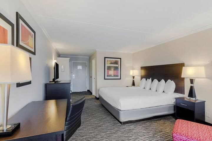 Room 5 of 28