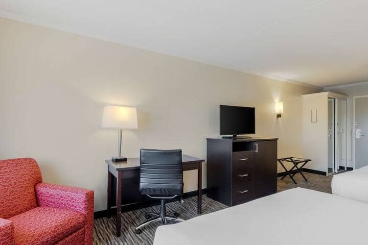 Room 8 of 28