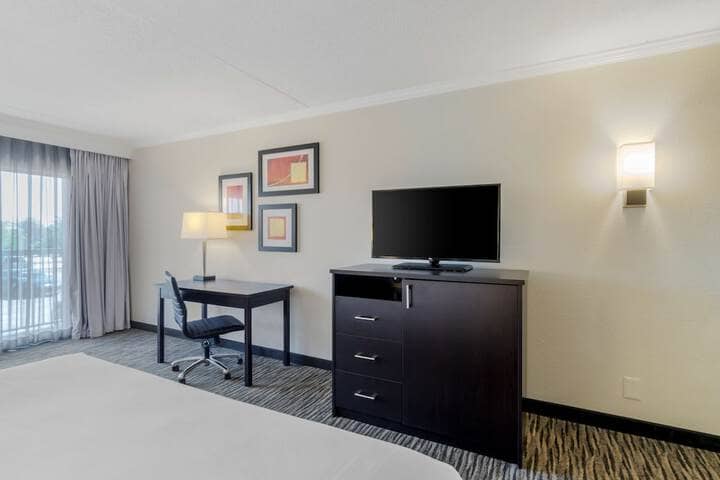 Room 4 of 28