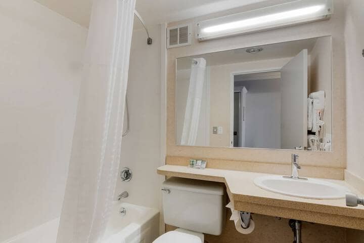 Room 12 of 28